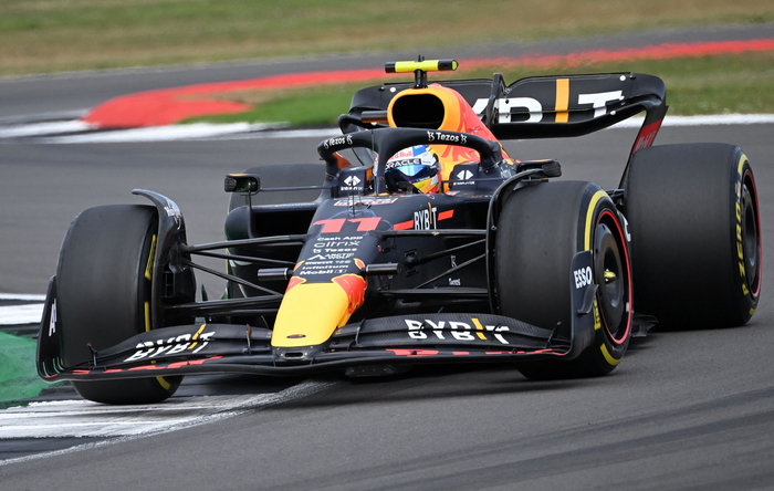 哈斯车队绝杀梅赛德斯,塞恩斯点燃赛场 哈斯车队绝杀梅赛德斯,塞恩斯点燃赛场