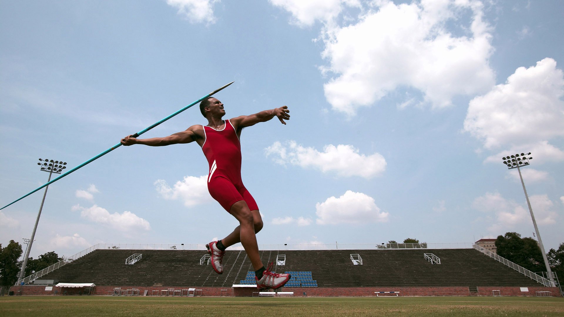 红牛车队鏖战迈凯伦，诺里斯状态火热，新王者的挑战与旧霸主的反击