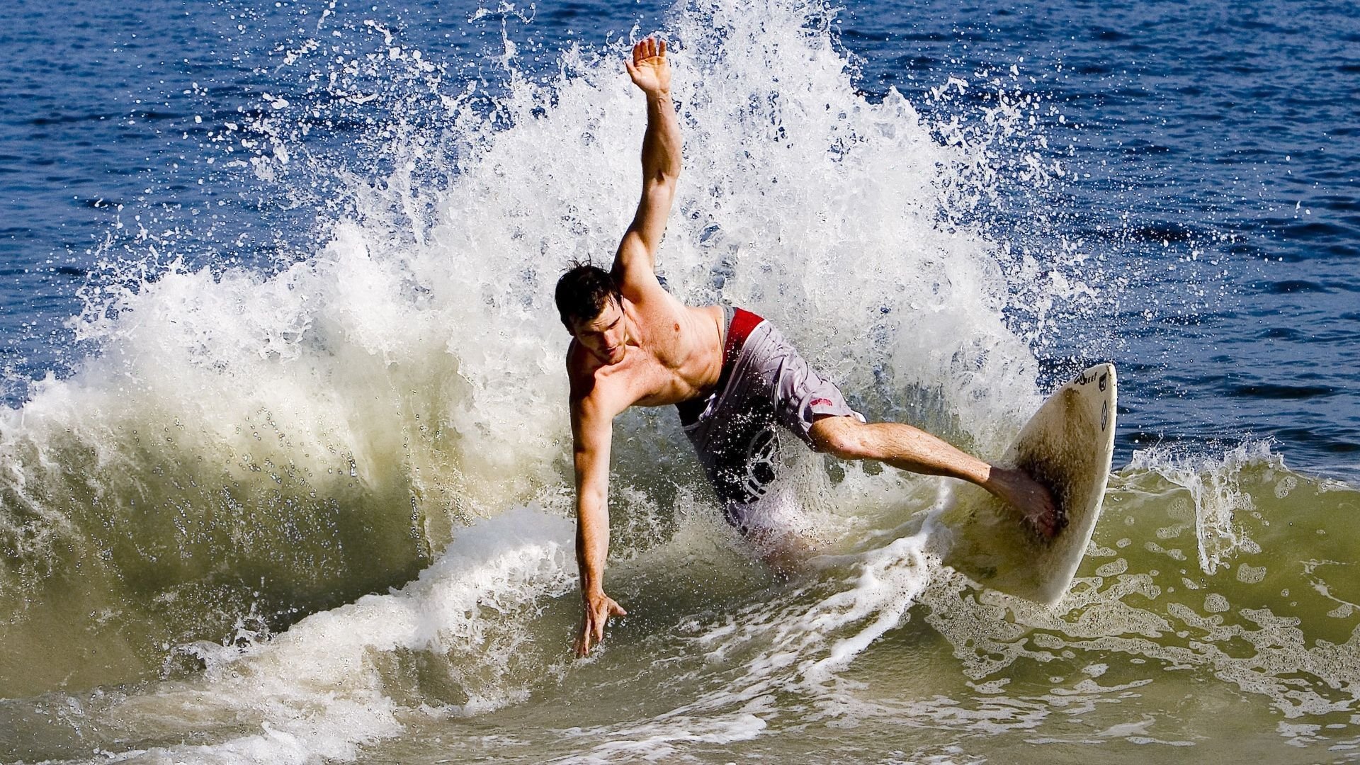 摩洛哥逆转那不勒斯，拉什福德惊艳四座，足球之夜的双重奇迹